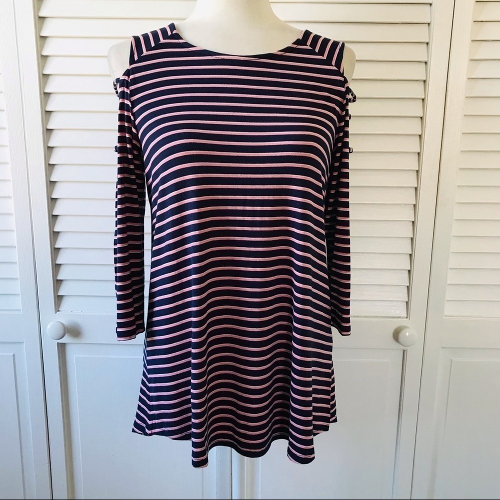 3/$25 MAURICES Pink Blue Scoop Neck Shirt Size Medium